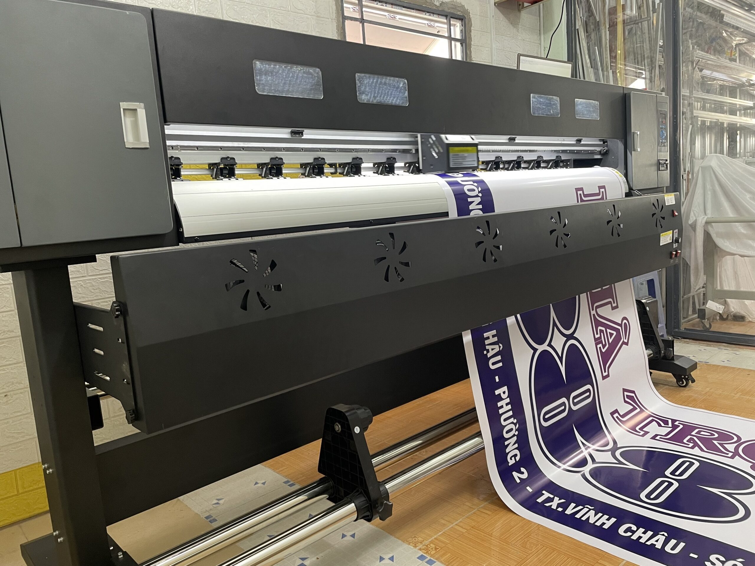 Bàn giao máy in Decal HongYing 1850 đầu phun DX10 6 z4673815936920 7b2ae14b7dc11e6306485930595e7845 scaled