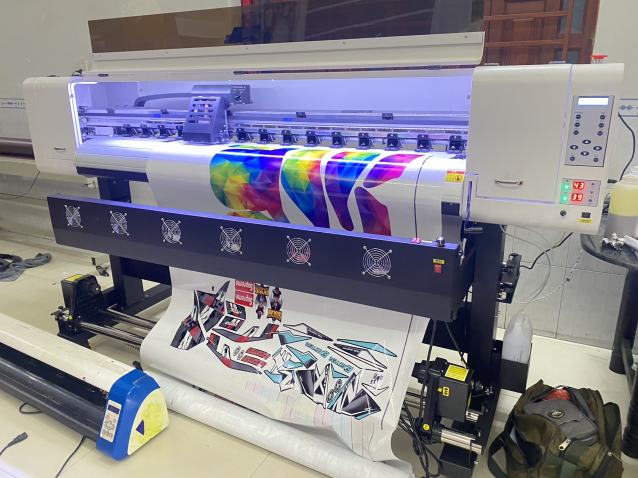 Bàn Giao Máy In Decal Tem Xe Taimes 1m7 i3200 Tại Biên Hoà 2 z4897320404530 4beaf772a2979bc9046f7de5ee46079b