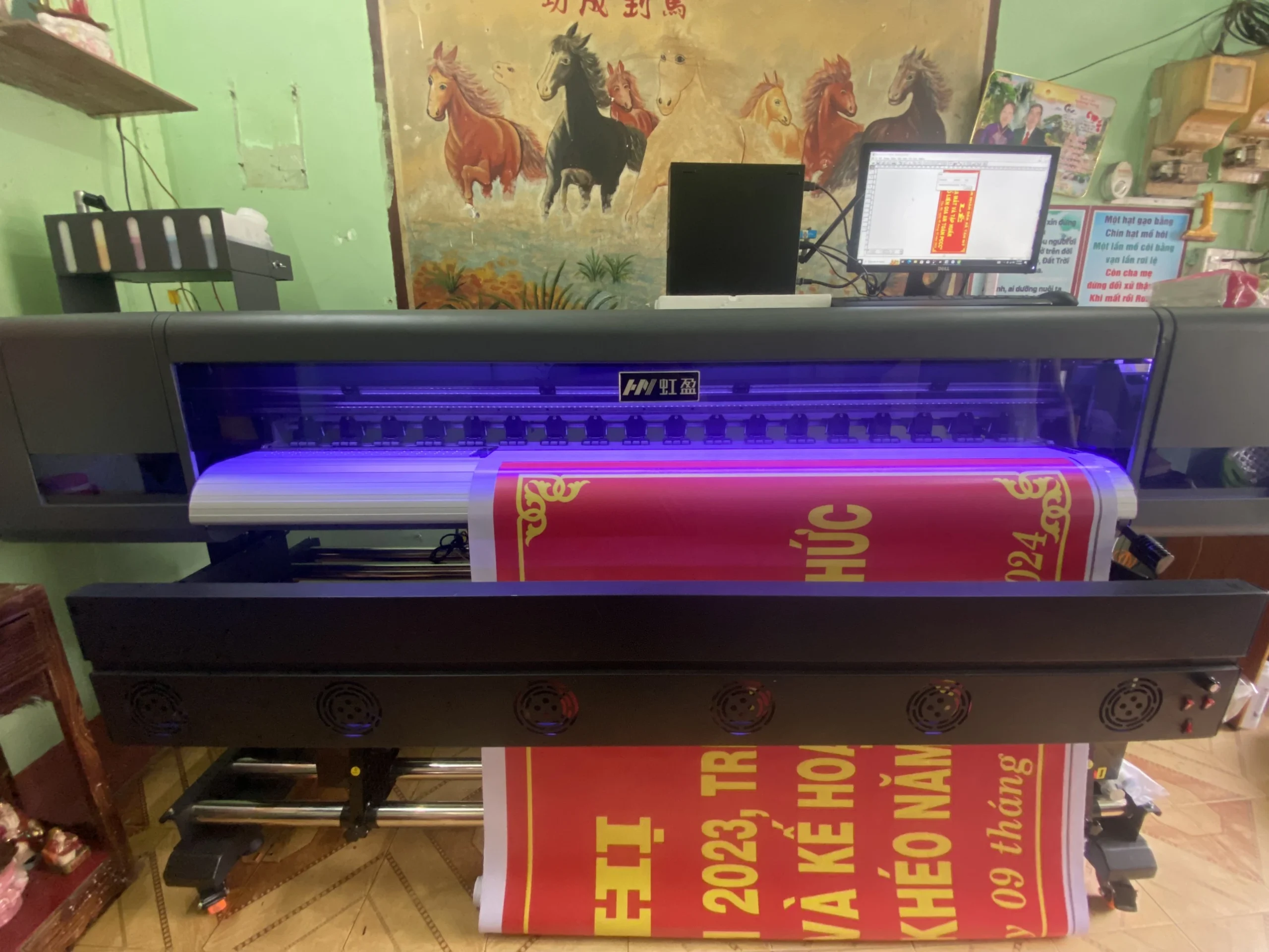 z5060610516994 ac81c61336aefbe68db36b28d03a66e2ban giao may in hongying 1m8 dau phun i3200 vinh long scaled