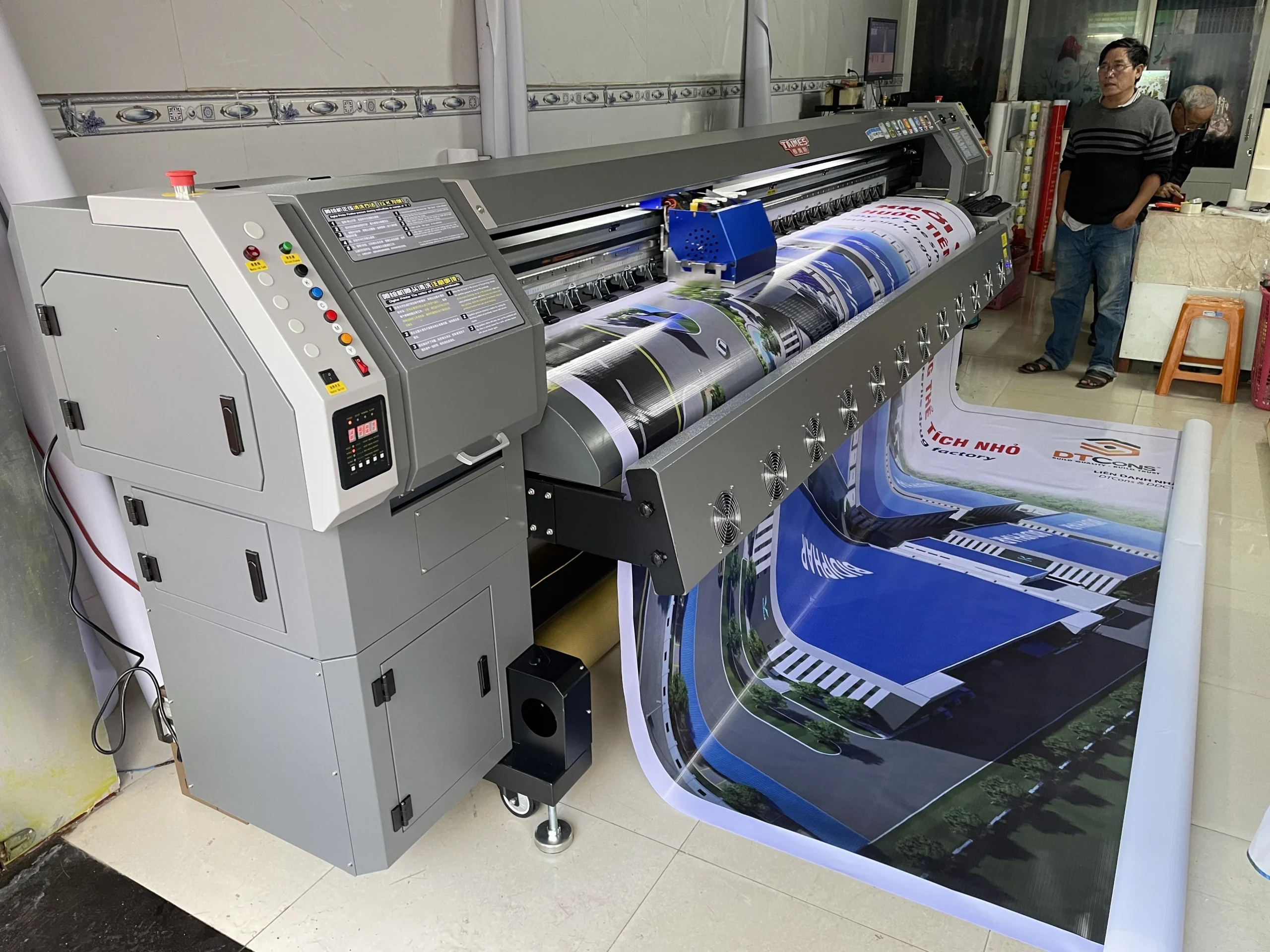 Bàn giao Máy In Bạt khổ 3m2 Taimes T5S về Bình Định 2 z5060612866371 c08cdc15cc9bc430dbc00956d533edf4 scaled