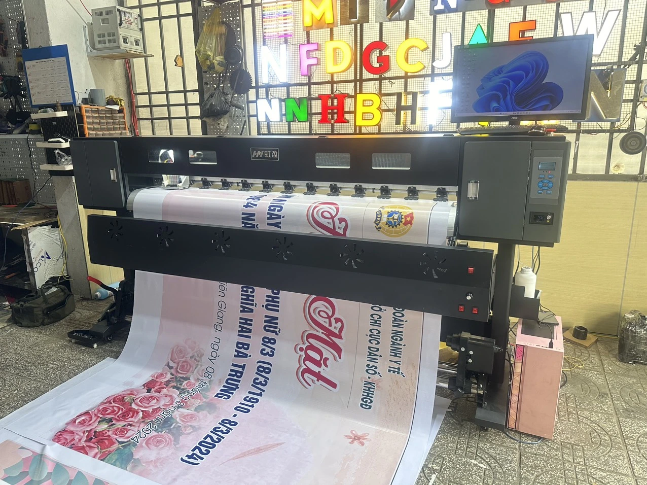 Bàn giao máy HongYing khổ 1m8 in bạt, decal tại Rạch Giá 12 z5260088401433 82082c013e296a04c95ca66425dfa38f