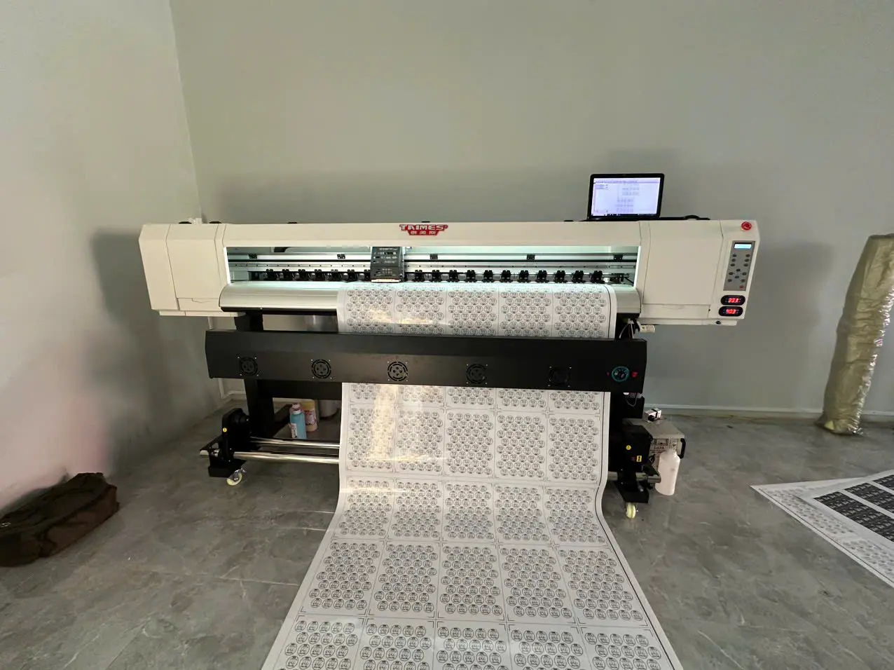 Bàn giao máy in tem nhãn 1m8 về Kom Tum 4 463b72094fb6ece8b5a7 1