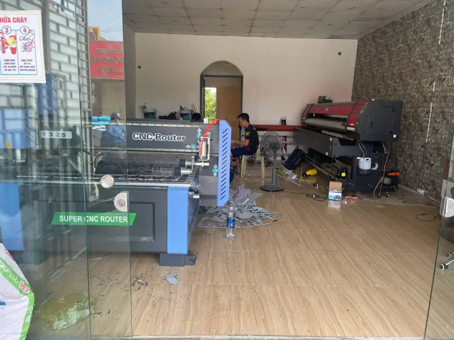 Bàn giao máy in bạt khổ 2m5 về Nghệ An + máy cắt CNC 2 Ban giao may in bat kho 2m5 may cat CNC ve Nghe An 2