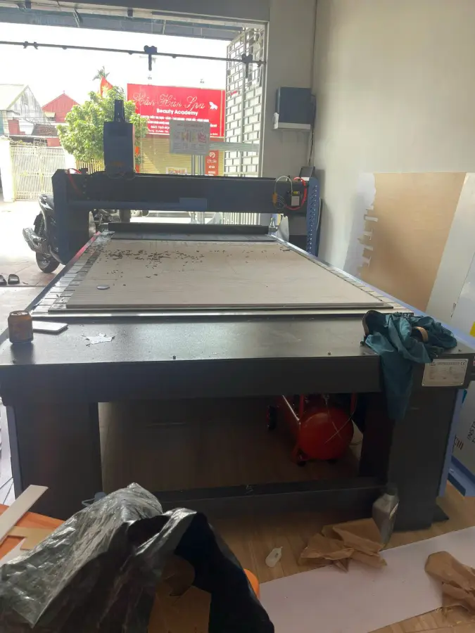 Bàn giao máy in bạt khổ 2m5 về Nghệ An + máy cắt CNC 4 Ban giao may in bat kho 2m5 may cat CNC ve Nghe An 3 1