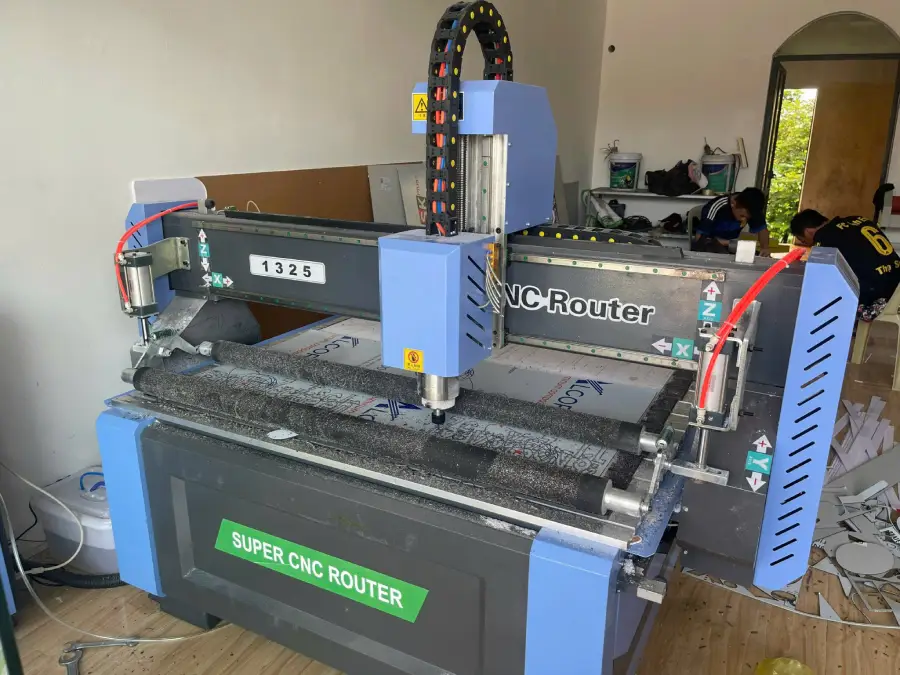 Bàn giao máy in bạt khổ 2m5 về Nghệ An + máy cắt CNC 3 Ban giao may in bat kho 2m5 may cat CNC ve Nghe An