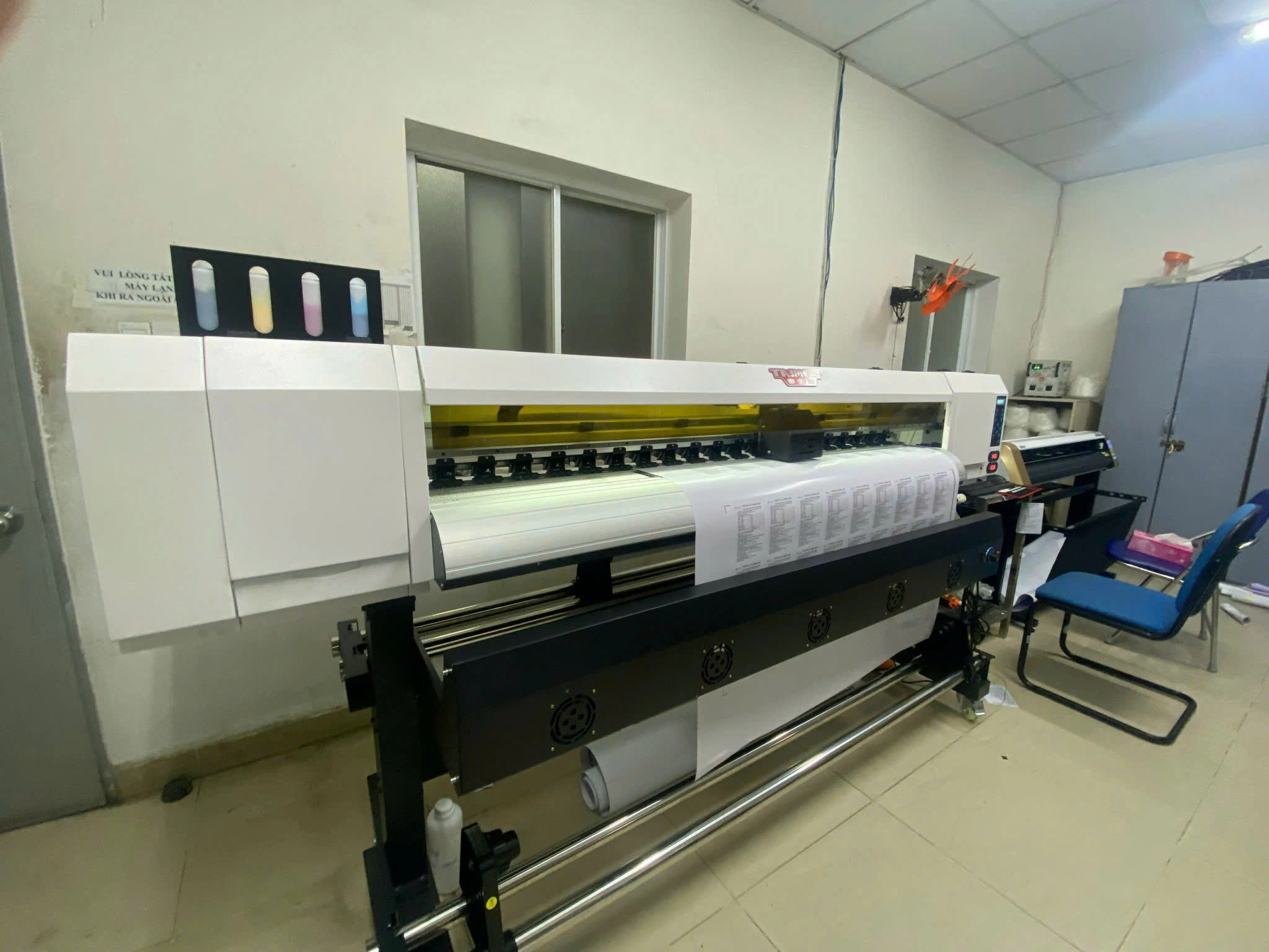 Bàn giao máy in decal taimes 1m8 đầu phun epson i3200 về An Giang 1 z6008559549039 9a25c5f86a25a449ee6d0fdeff55c50a