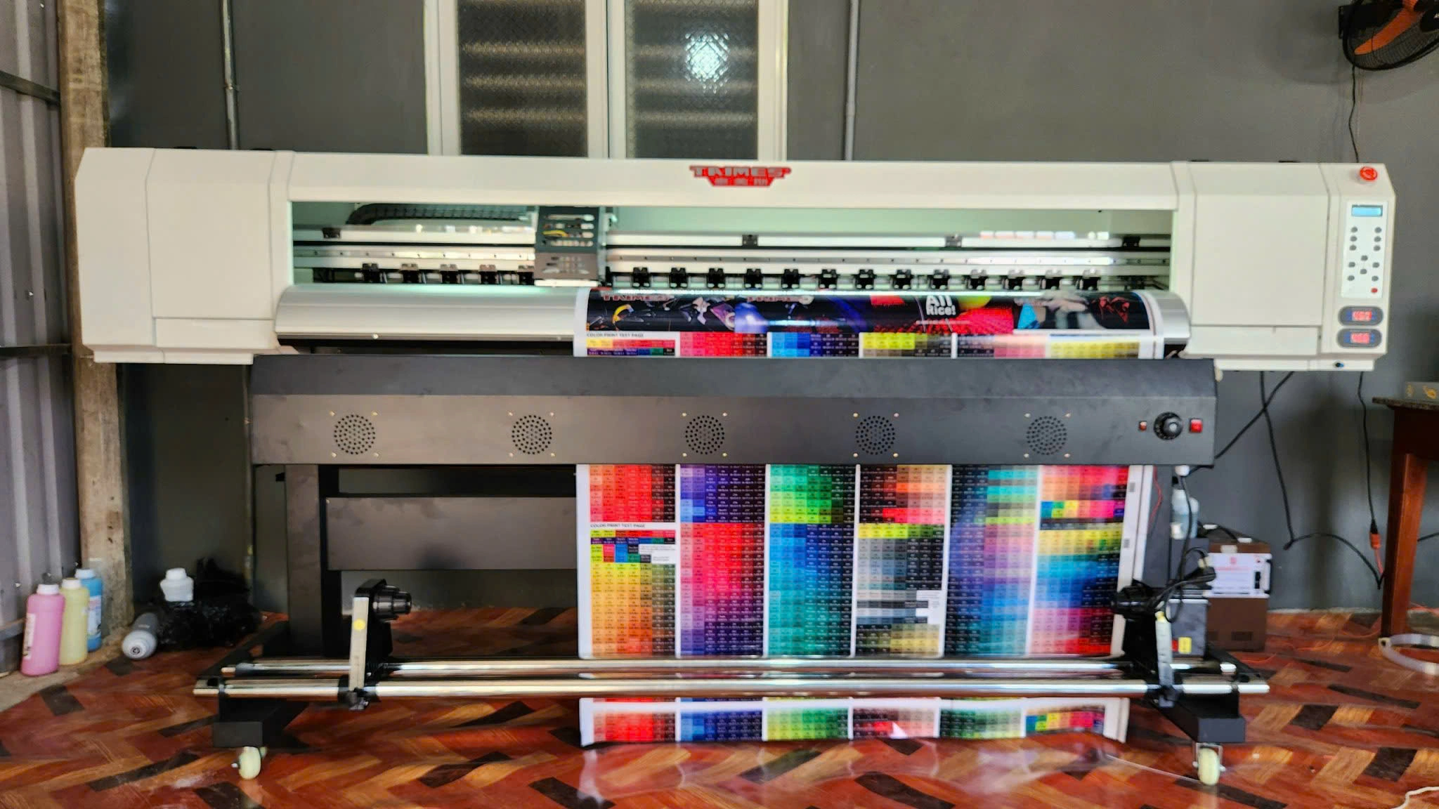 Bàn giao máy in decal Taimes 1m8 i3200 về Bình Định 1 z6008589313759 62de83571edb66eec60376407cc91d20