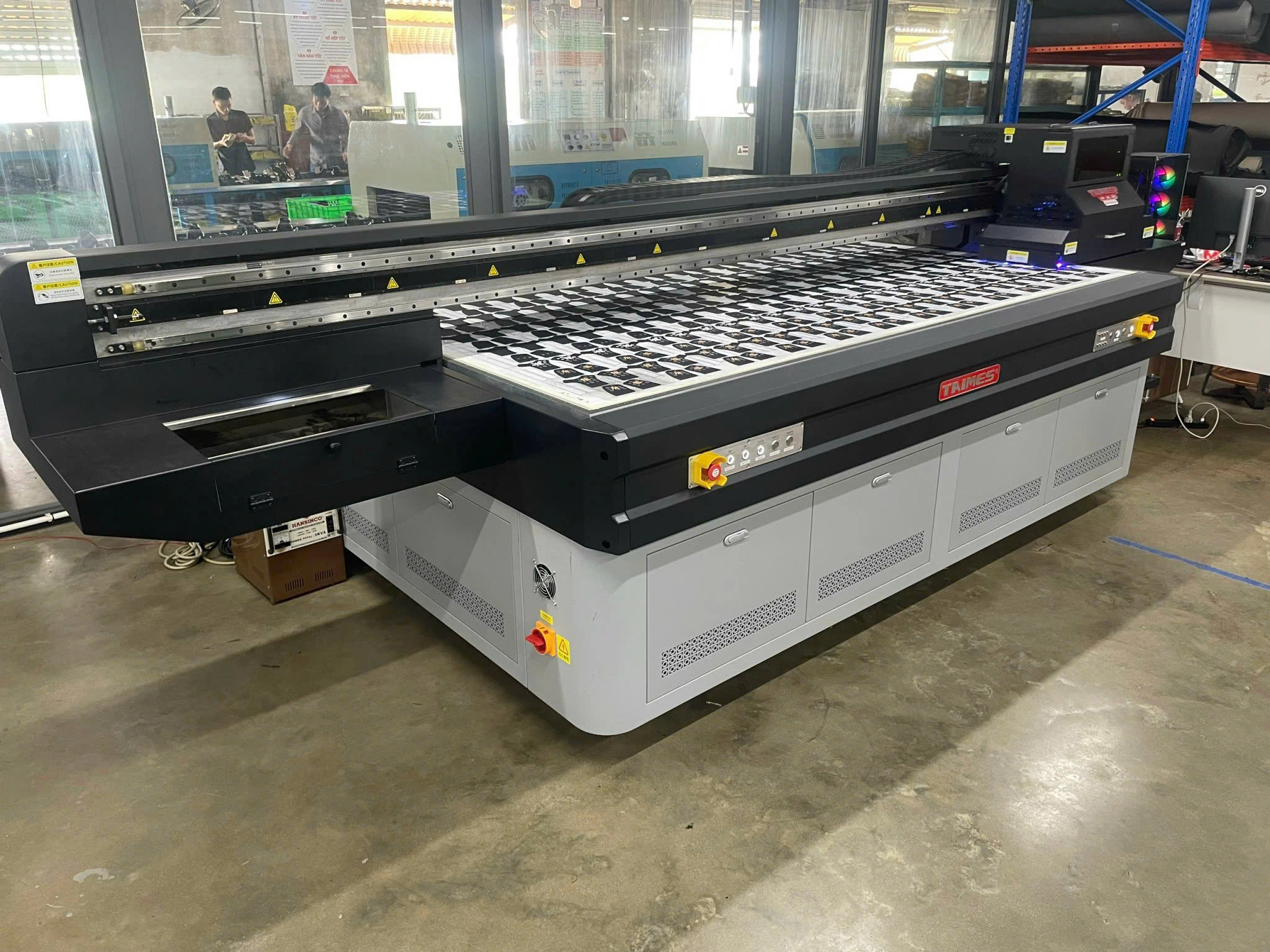 Bàn giao máy UV phẳng Taimes 2513 Gen6 in Trên Da 5 z6008600688129 3be06d842efd7d652e05cd4309ddead5