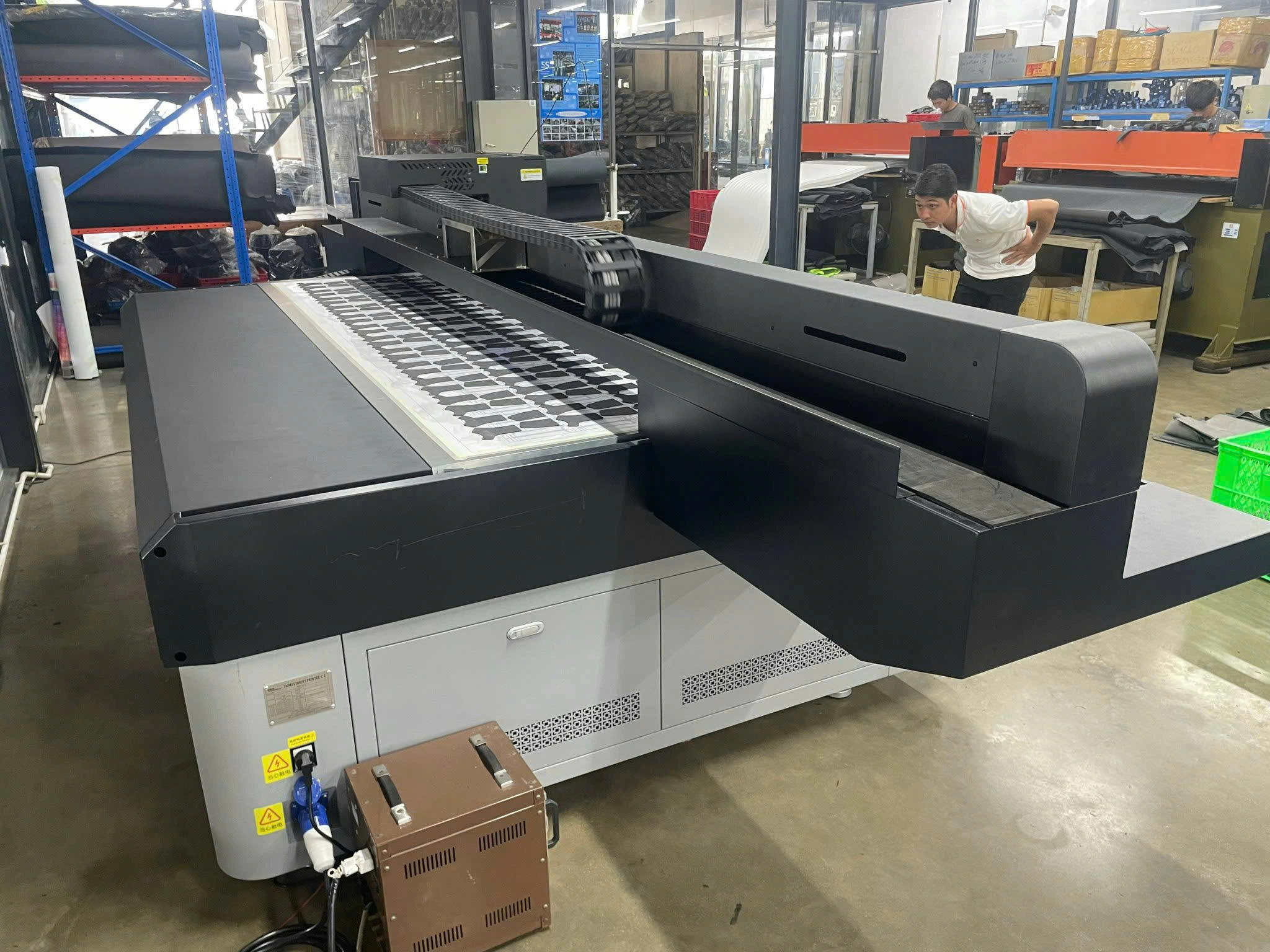 Bàn giao máy UV phẳng Taimes 2513 Gen6 in Trên Da 6 z6008600695249 d71eccb9b6f699970a83bb0ec403e5fb