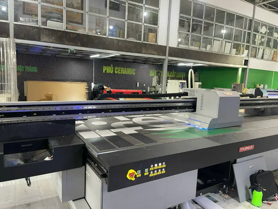 Ban giao may in uv phang Taimes tai Thanh Hoa 7